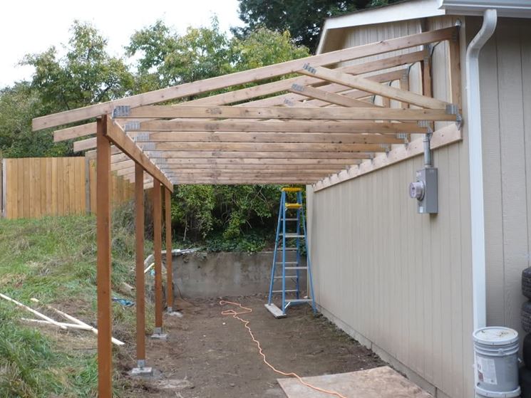 Come costruire una tettoia in legno