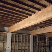 esempio di soffitto con travi in legno