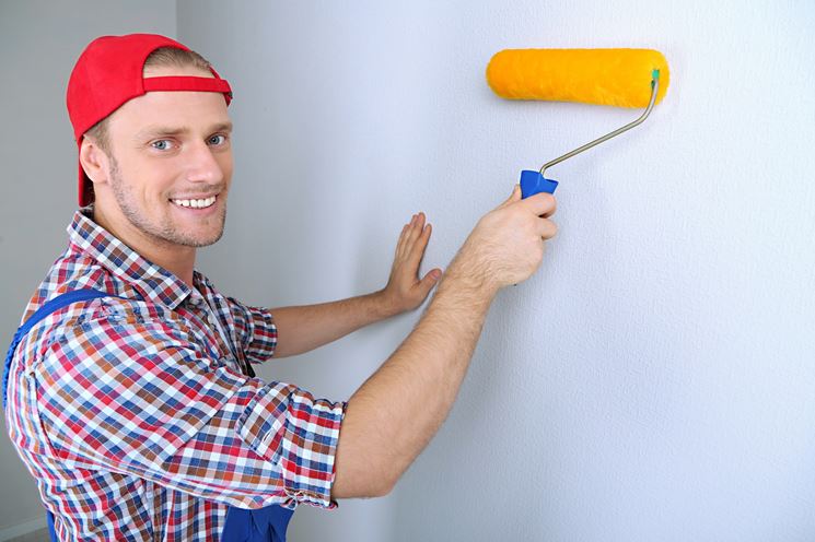 Pitturare casa con cura e attenzione